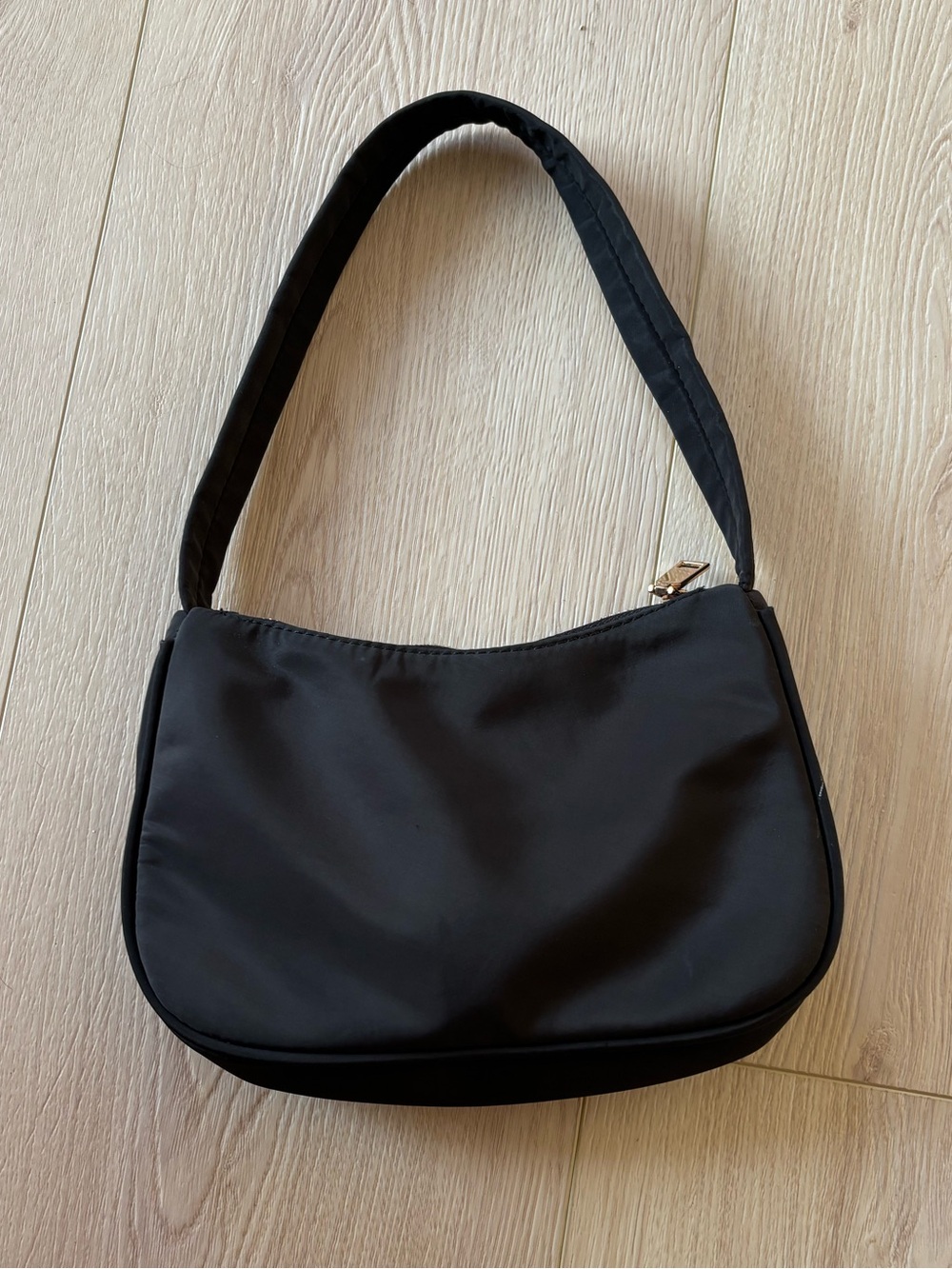 Amazon Essentials Black Shoulder Bag with Padded Strap